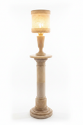 Columna de marbre fons blanc