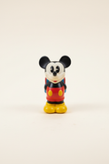 Mickey Mouse frontal sobre fons blanc
